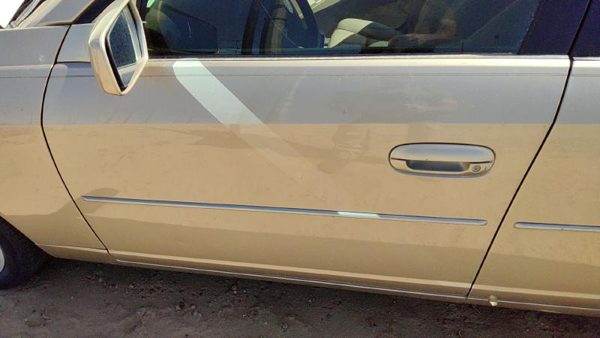 2005 Cadillac CTS Front Door LH Sand Storm 61U — photo 2