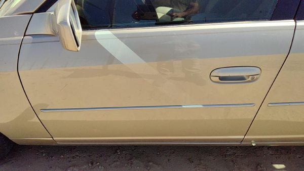 2005 Cadillac CTS Front Door LH Sand Storm 61U — photo 3