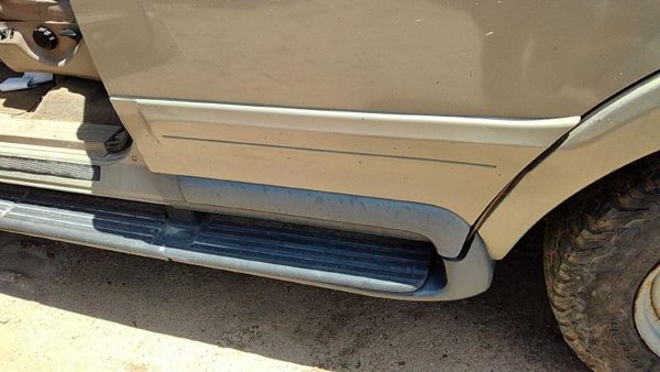 98 99 Lincoln Navigator Driver Left Rear Moulding From Door Back Trim Gold Bi — photo 1