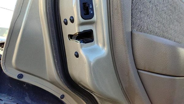 2002-2005 Ford Explorer Driver Left Rear Door Latch With Rods/Cables Oem Back — photo 3