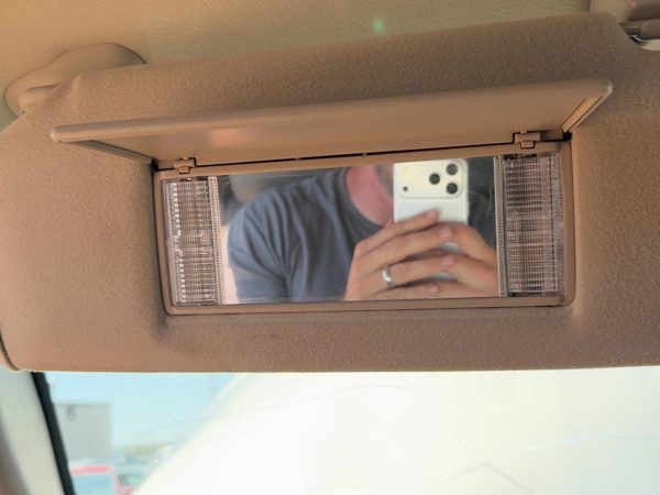 2004-2005 Chevy Suburban 1500 Driver Left Sun Visor Oem Gray 92I 15269592 — photo 6