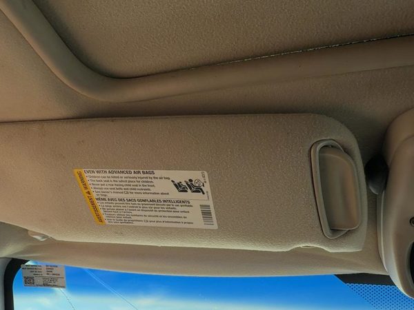 2004-2005 Chevy Suburban 1500 Driver Left Sun Visor Oem Gray 92I 15269592 — photo 1