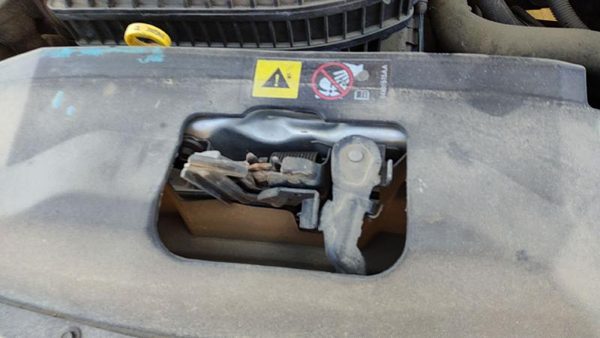 2004-2008 Chrysler Pacifica Hood Latch Assembly With Bracket Oem 05103397Ac — photo 1