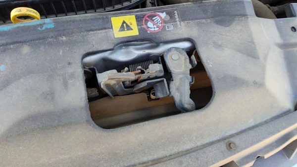2004-2008 Chrysler Pacifica Hood Latch Assembly With Bracket Oem 05103397Ac — photo 3