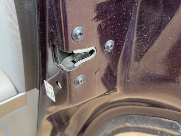 05-08 Chevy Equinox Passenger Right Rear Door Latch With Rods/Cables Oem Back — photo 4
