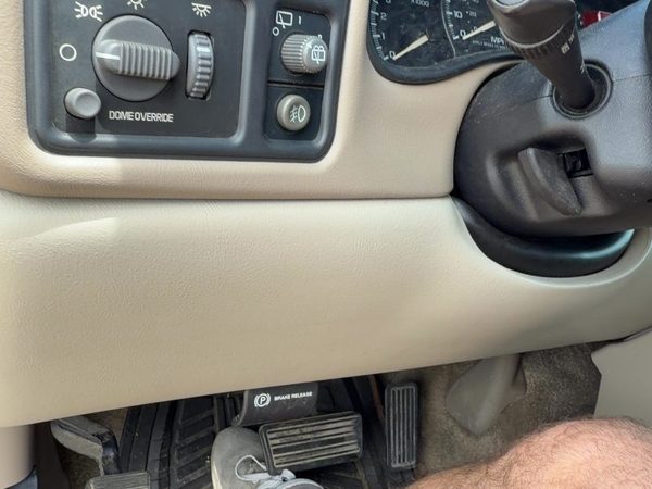 00-02 Chevy Suburban Lower Dash Under Column Knee Bolster Trim Panel Oem Tan 52I — photo 3