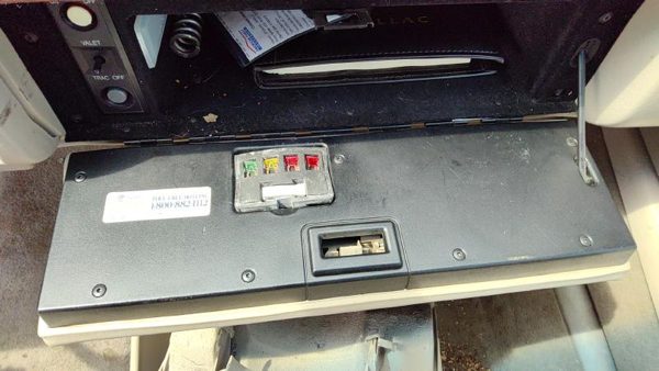99 Cadillac Deville Glove Box Assembly Complete Door With Latch Oem 152 Neutral — photo 5