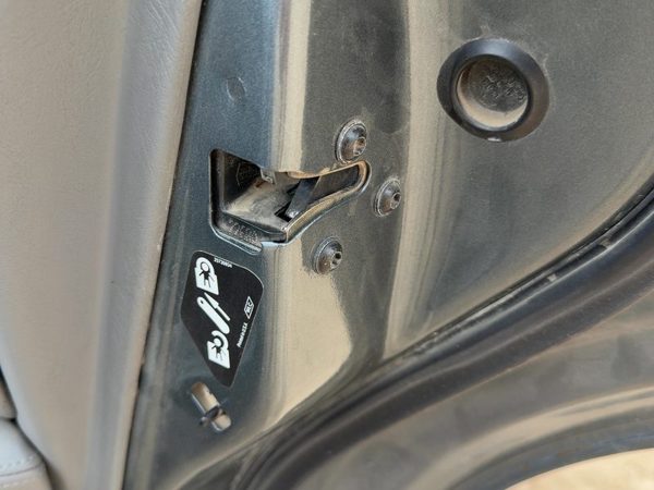 98-04 Seville Passenger Right Rear Door Latch With Rods/Cables Back With Cable — photo 2