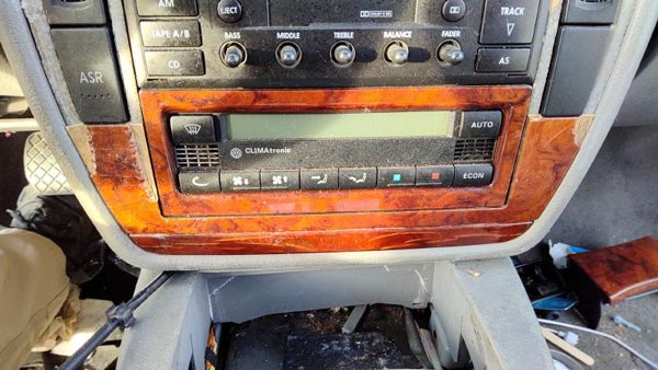 1998-2005 Vw Passat Temperature Control Module In Dash Heater Ac Head Unit Oem — photo 1