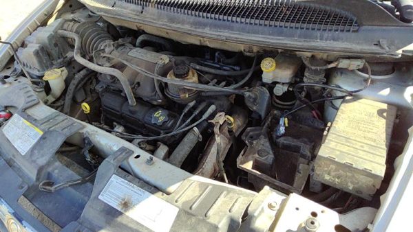 2005 Chrysler Town Cntry — vehicle photo 2