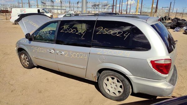 2005 Chrysler Town Cntry — vehicle photo 5