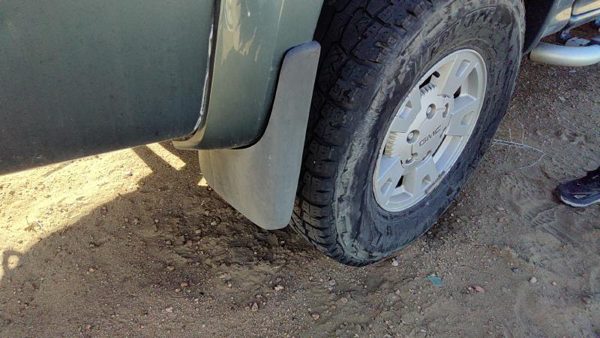 2004-2012 Gmc Canyon Passenger Right Rear Mud Flap Rock Guard Oem — photo 2