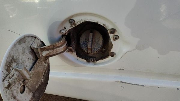1990-1997 Chevy Silverado 1500 Fuel Filler Neck Assembly With Gas Cap 5.0L 4.3L — photo 1