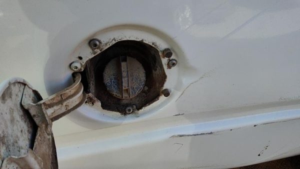 1990-1997 Chevy Silverado 1500 Fuel Filler Neck Assembly With Gas Cap 5.0L 4.3L — photo 3