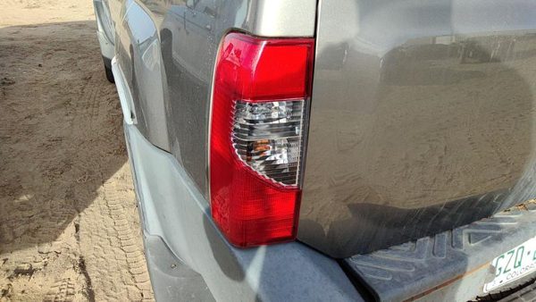2002-2004 Nissan Xterra Driver Left Tail Light Brake Lamp Oem Rear 265557Z825 — photo 1