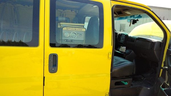 2002 Chevy Express 3500 Rear Door RH Yellow — photo 4