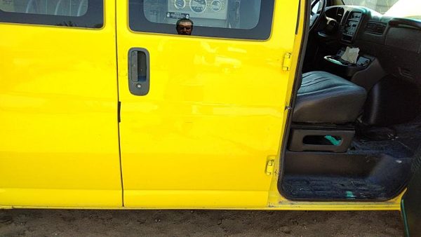 2002 Chevy Express 3500 Rear Door RH Yellow — photo 2