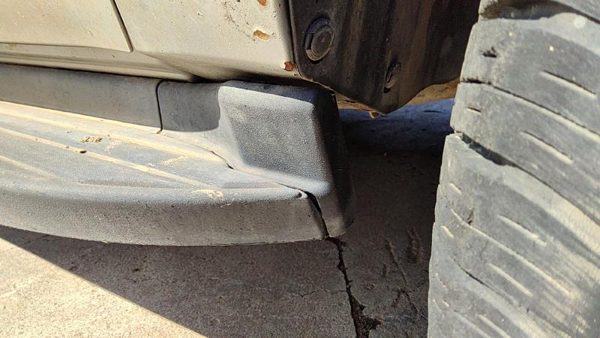 07-14 Chevy Tahoe Right Front End Cap Fender Filler Trim Moulding Running Board — photo 2