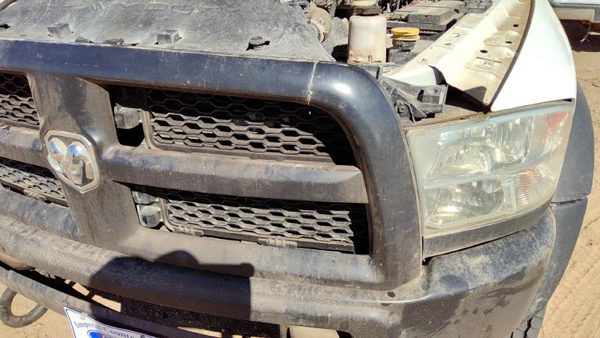 2016 Dodge Ram Grille 4500 Broke — photo 6