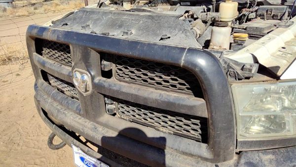 2016 Dodge Ram Grille 4500 Broke — photo 7