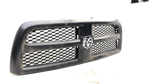 2016 Dodge Ram Grille 4500 Broke — photo 9