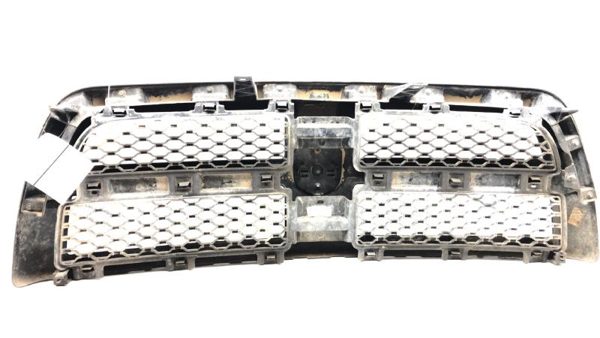 2016 Dodge Ram Grille 4500 Broke — photo 10