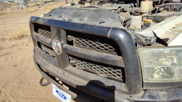 2016 Dodge Ram Grille 4500 Broke — photo 8
