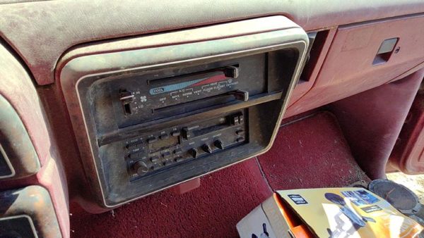 87-91 Ford F150 Trim Bezel Around Radio Surround Dash Panel Oem — photo 2