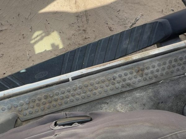 1999-2007 Ford F350 Driver Left Lower Sill Step Moulding Trim Panel Oem Gray — photo 2