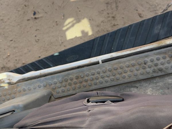 1999-2007 Ford F350 Driver Left Lower Sill Step Moulding Trim Panel Oem Gray — photo 4