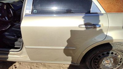 2006 Chrysler 300 Rear Door LH Gold Pyg