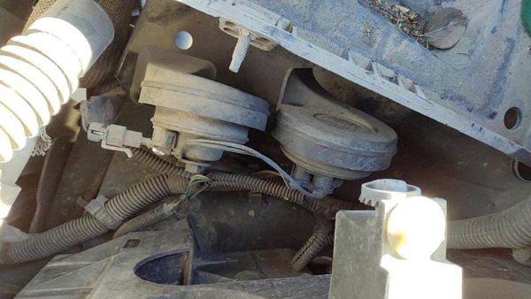 2002-2009 Chevy Trail Blazer Pair Set Of Horns Oem 15172410 — photo 1