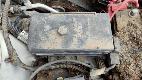 2000-2005 Buick Park Ave Engine Fuse Box Power Distribution Panel Oem 19300124 — photo 1