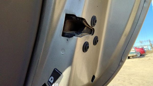 1999-2005 Pontiac Grand Am Passenger Right Rear Door Latch With Rods/Cables Back — photo 2