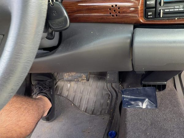 01-05 Buick Lesabre Lower Dash Under Column Knee Bolster Trim Panel Oem Gray 93C — photo 4