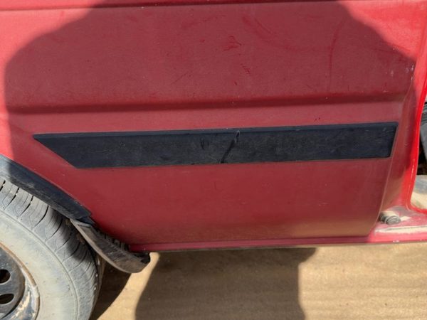 1987-1988 Toyota FX Passenger Right Rear Moulding on Quarter Panel OEM — photo 4