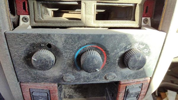 99-04 Jeep Grand Cherokee Temperature Control Module In Dash Heater Ac Head Unit — photo 1