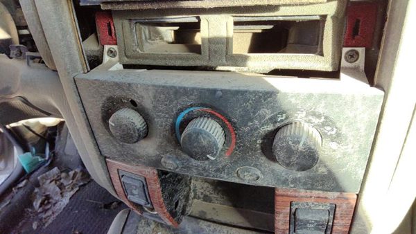 99-04 Jeep Grand Cherokee Temperature Control Module In Dash Heater Ac Head Unit — photo 2