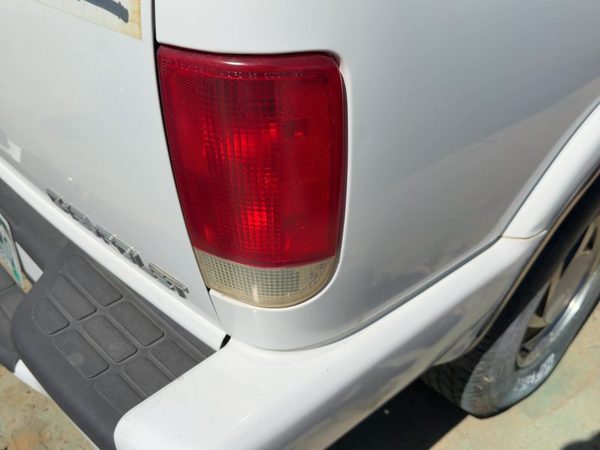 1995-2005 Chevy S10 Blazer Passenger Right Tail Light Brake Lamp Oem Rear — photo 4