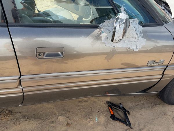 1999 Pontiac Bonneville Front Door RH Gold — photo 1
