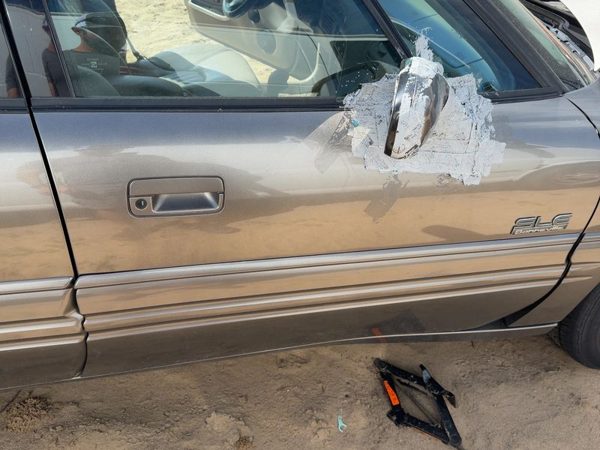 1999 Pontiac Bonneville Front Door RH Gold — photo 2