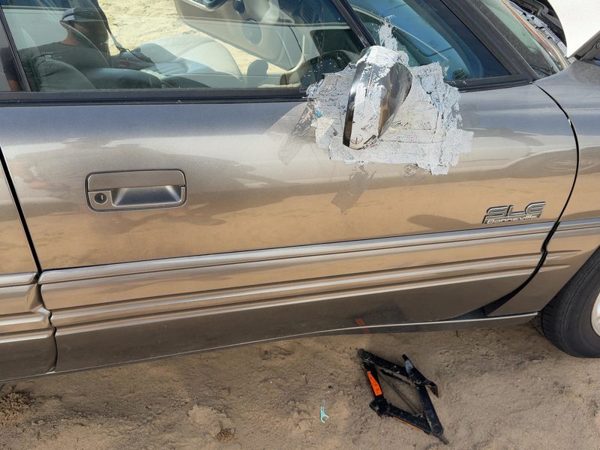 1999 Pontiac Bonneville Front Door RH Gold — photo 3