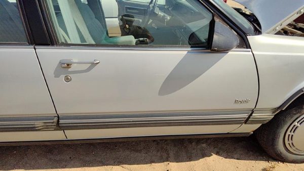 1990 Oldsmobile Delta 88 Front Door RH Gray — photo 2