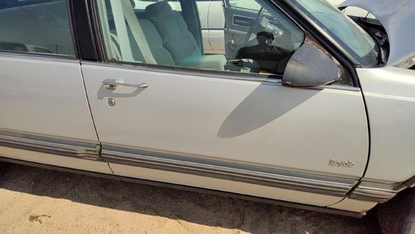 1990 Oldsmobile Delta 88 Front Door RH Gray — photo 4