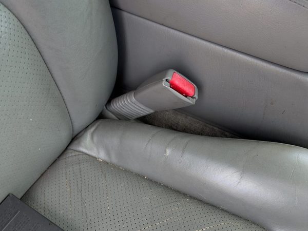 98-04 Seville Passenger Right Front Seat Belt Buckle Receiver Dark Gray 145 — photo 2