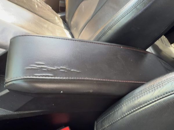 14-15 Equinox Center Console Lid Only Oem Arm Rest Fold Down 2.4L Black 01A — photo 1