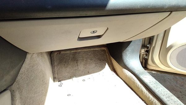03-05 Cadillac Cts Glove Box Assembly Complete Door With Latch Oem Neutral 702 — photo 1
