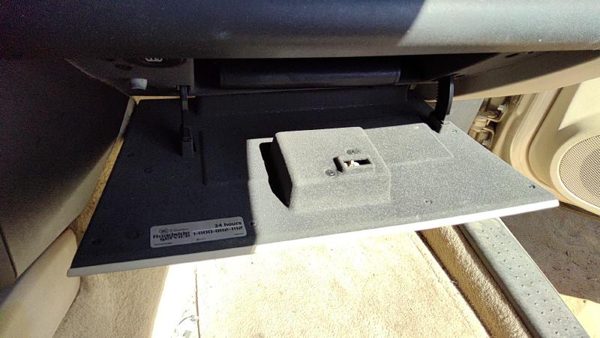 03-05 Cadillac Cts Glove Box Assembly Complete Door With Latch Oem Neutral 702 — photo 4