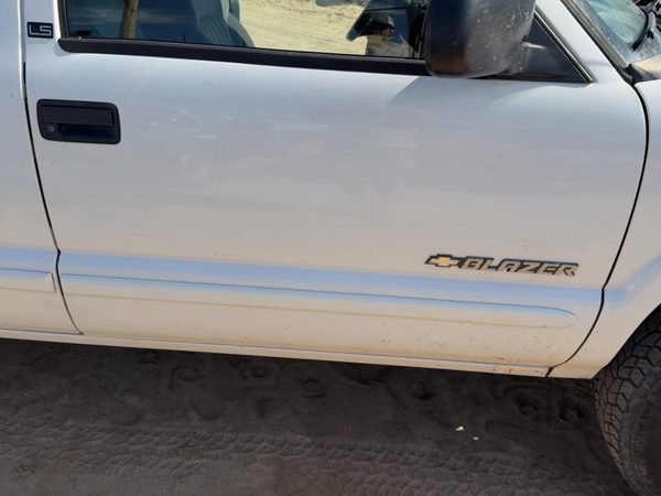 2002 Blazer S10/jimmy S15 Front Door RH White 50U — photo 1