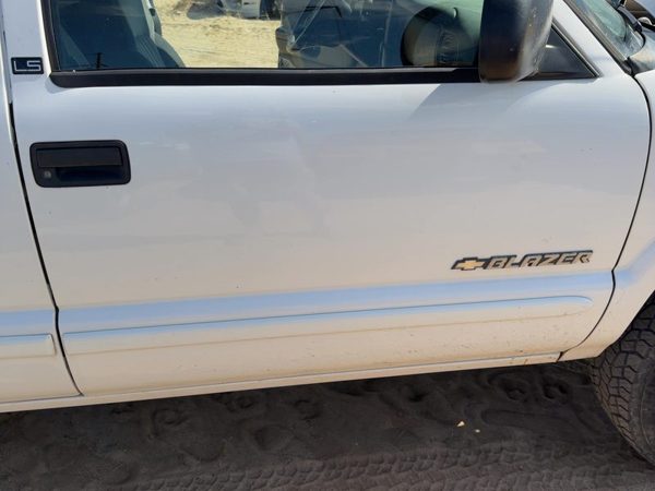 2002 Blazer S10/jimmy S15 Front Door RH White 50U — photo 5
